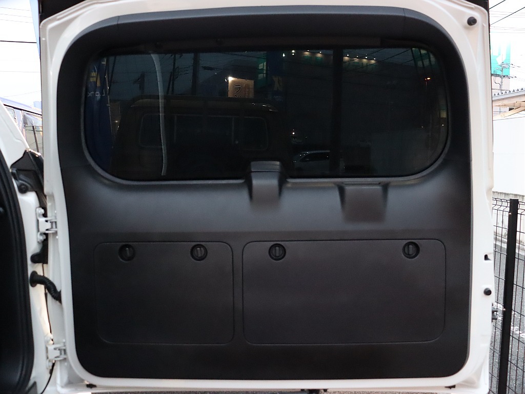 リアゲート内張り！