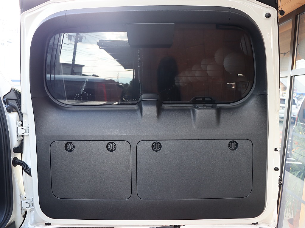 リアゲート内張り！