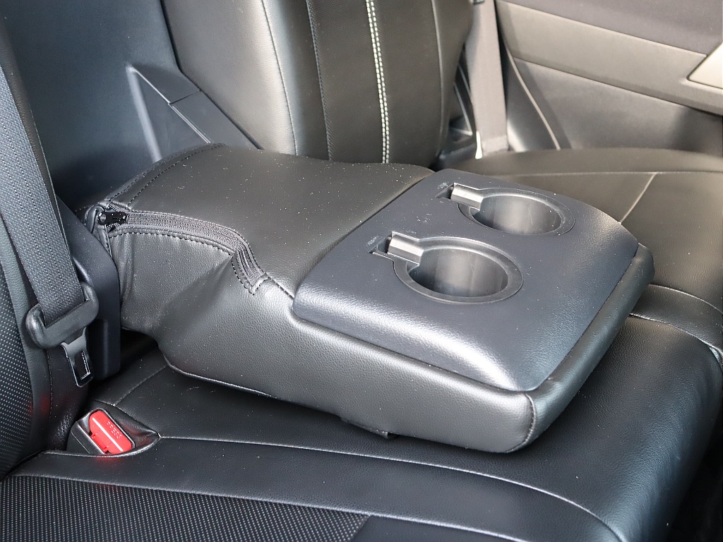セカンドシートアームレスト！
