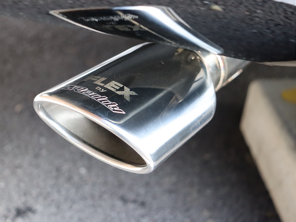 オリジナルサイドマフラーを新たにインストール！