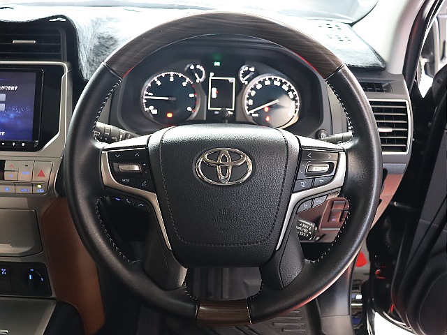 ウッドコンビハンドルでシートとの相性抜群！