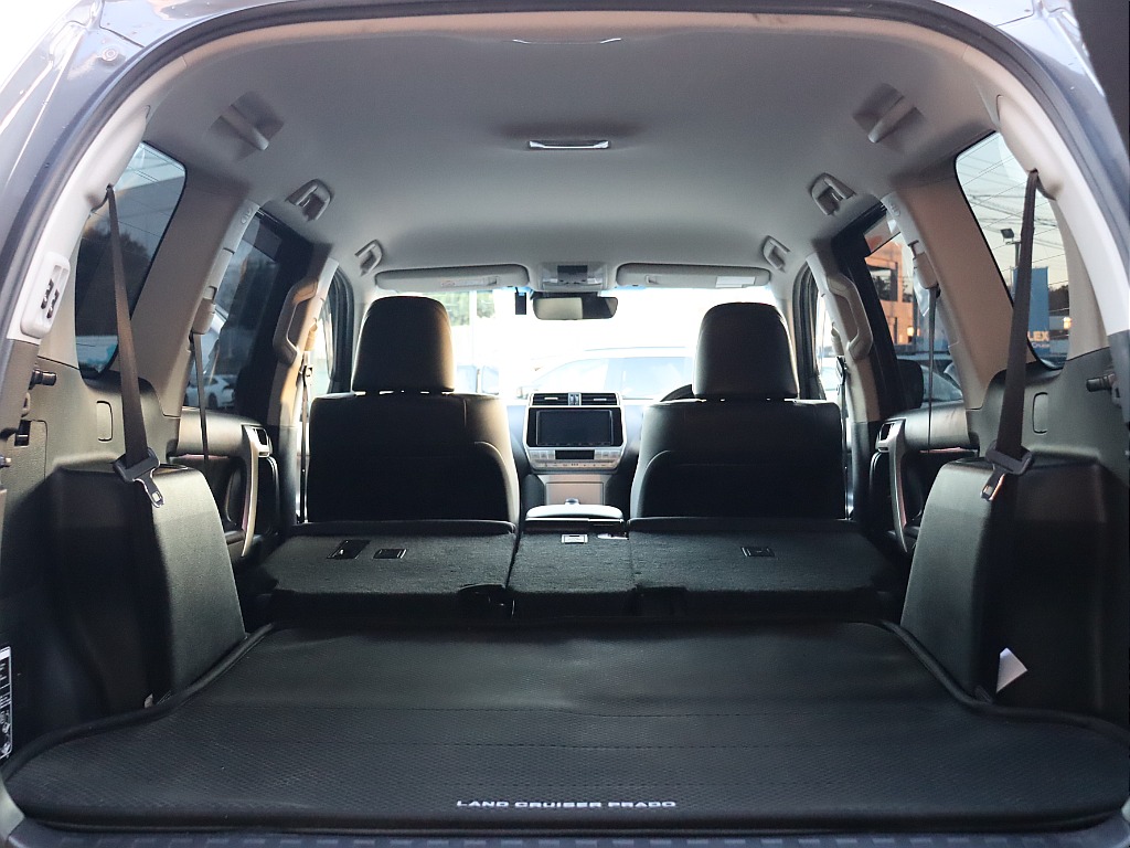 セカンドシート格納で広々お使いいただけます！