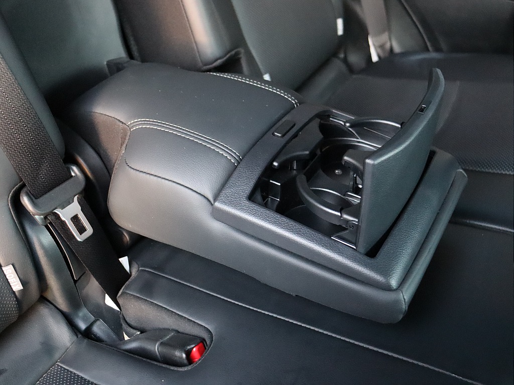 セカンドシートアームレスト！