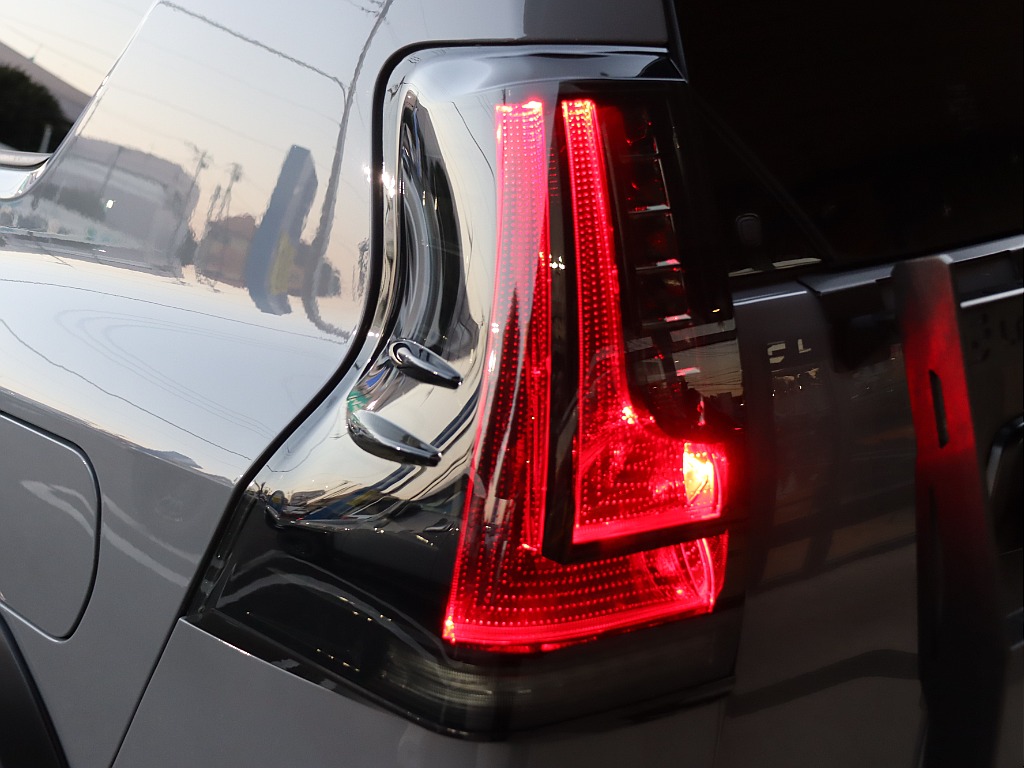 新品アルティメットテールランプ！