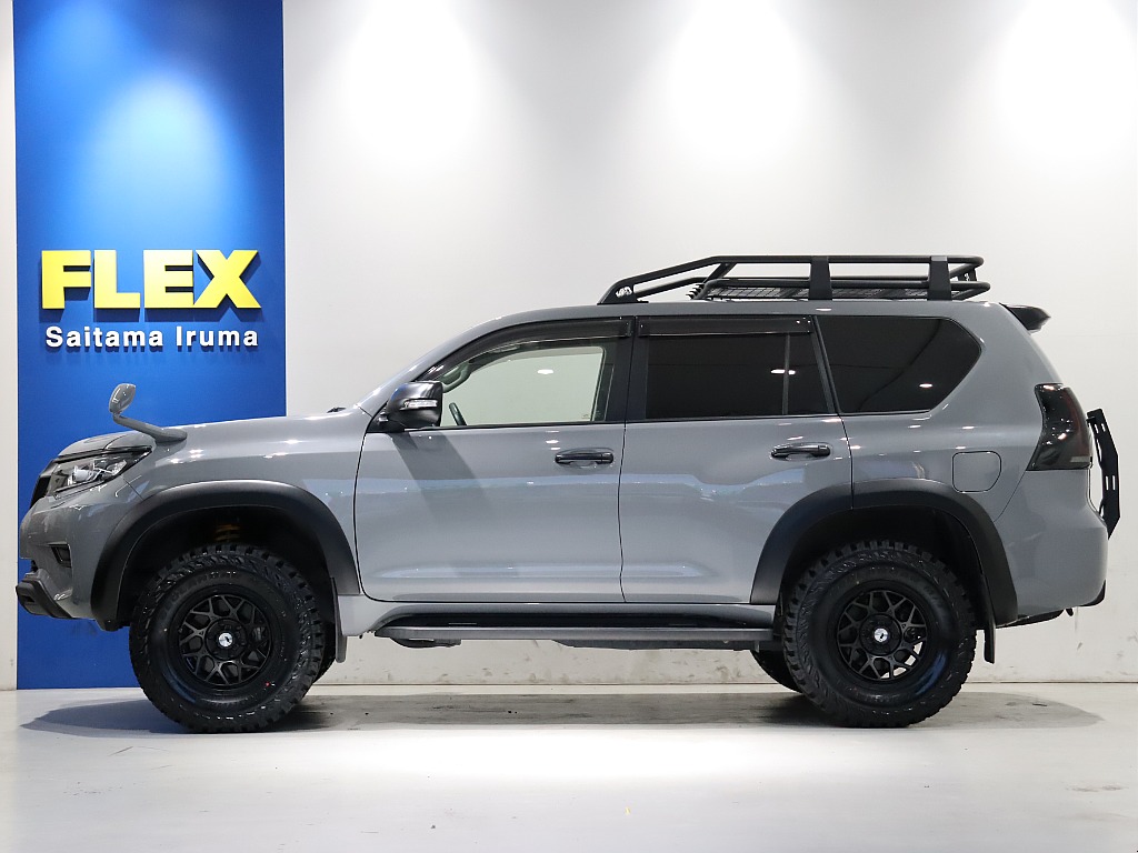 サイドステップ付きで乗り降りも安心！