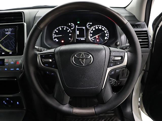 新品オリジナルウッドコンビステアリング装着！