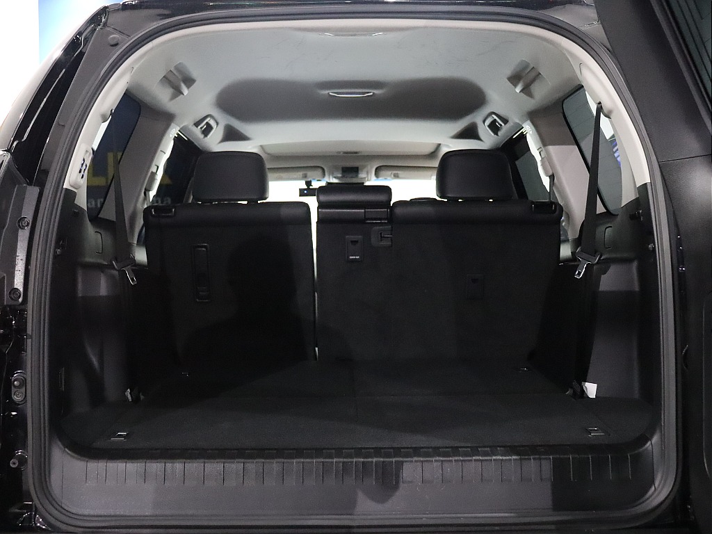 広々とした荷室をご利用いただけます！