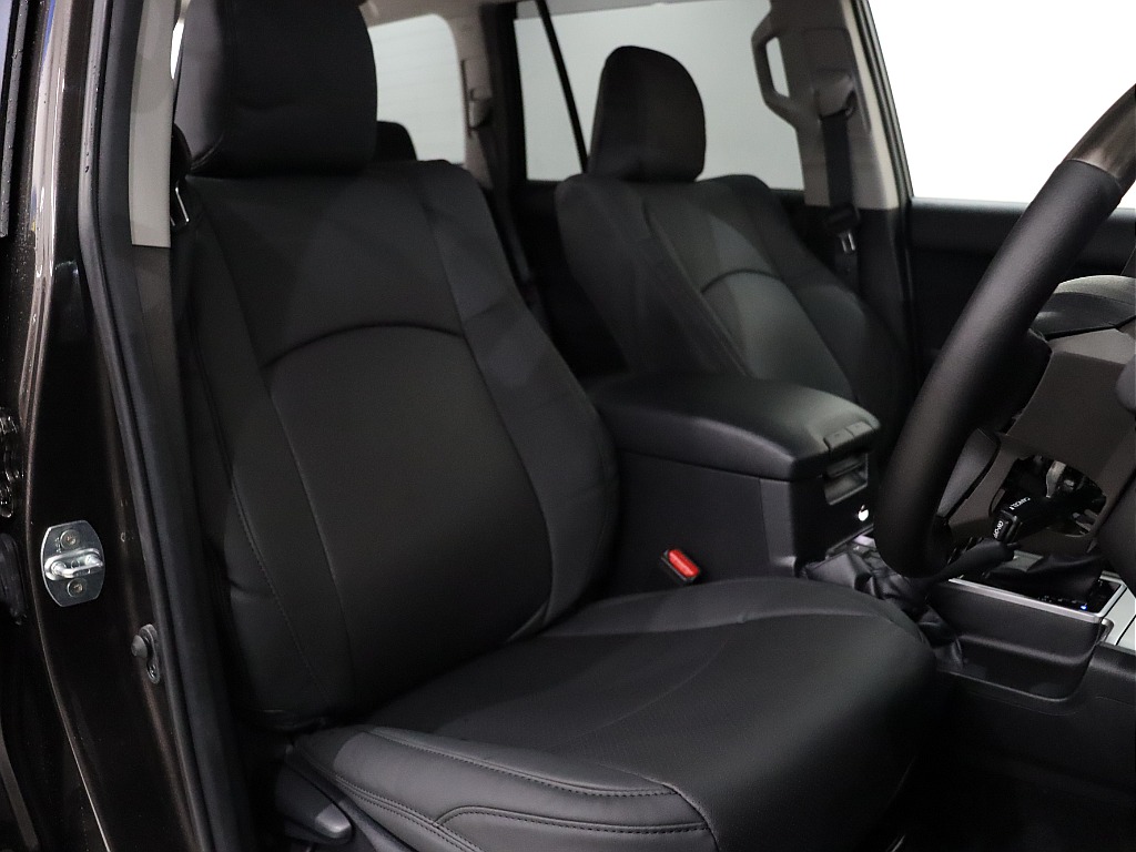 1列目シート！新品ブラックシートカバー装備！