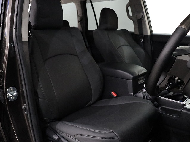 1列目シート！新品ブラックシートカバー装備！