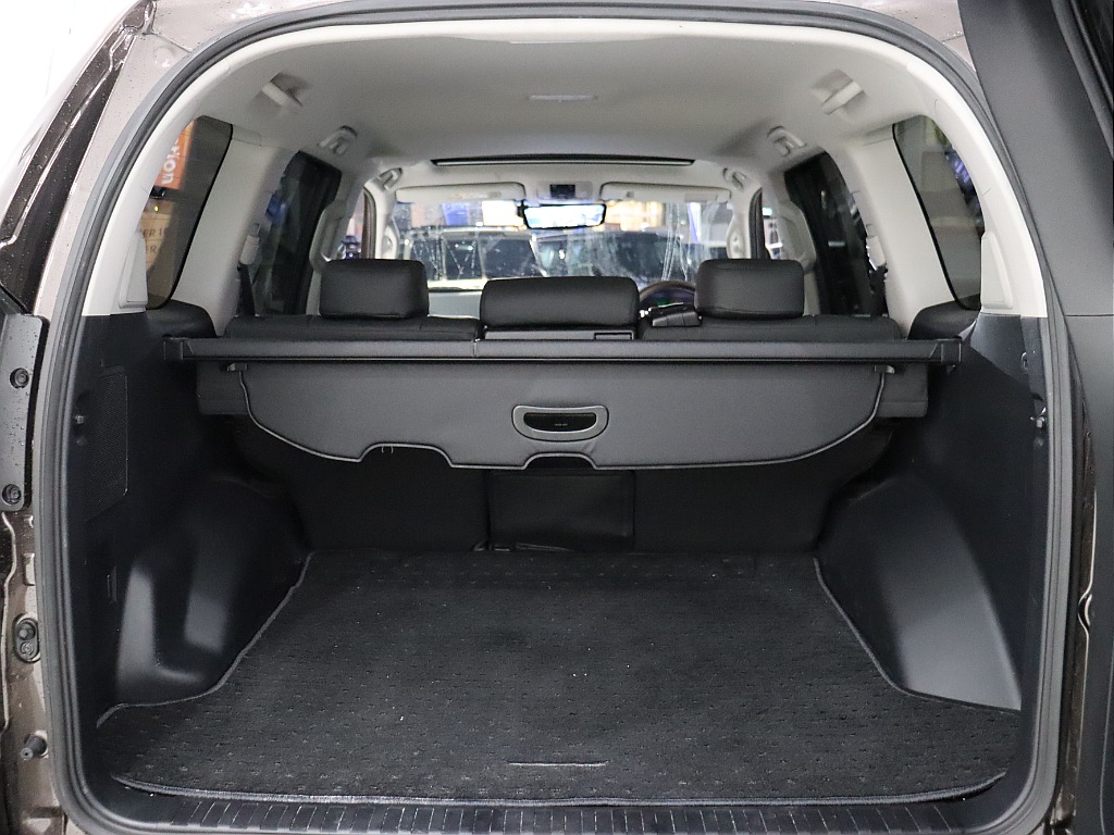 ラゲッジ！広々とお使いいただけます！