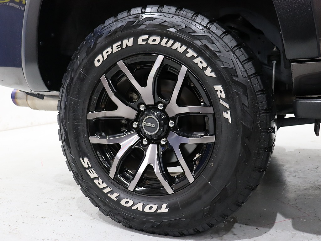 RAYS17インチアルミホイールにTOYOオープンカントリーRTタイヤ装備！