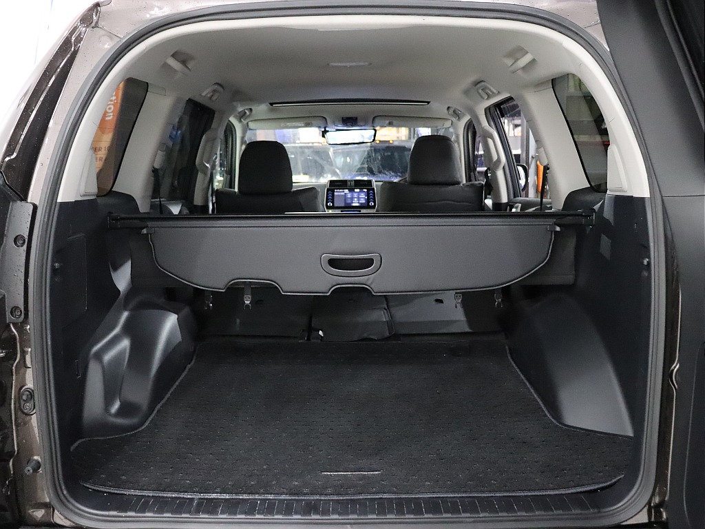 2列目シートは折り畳み可能！広々とお使いいただけます！