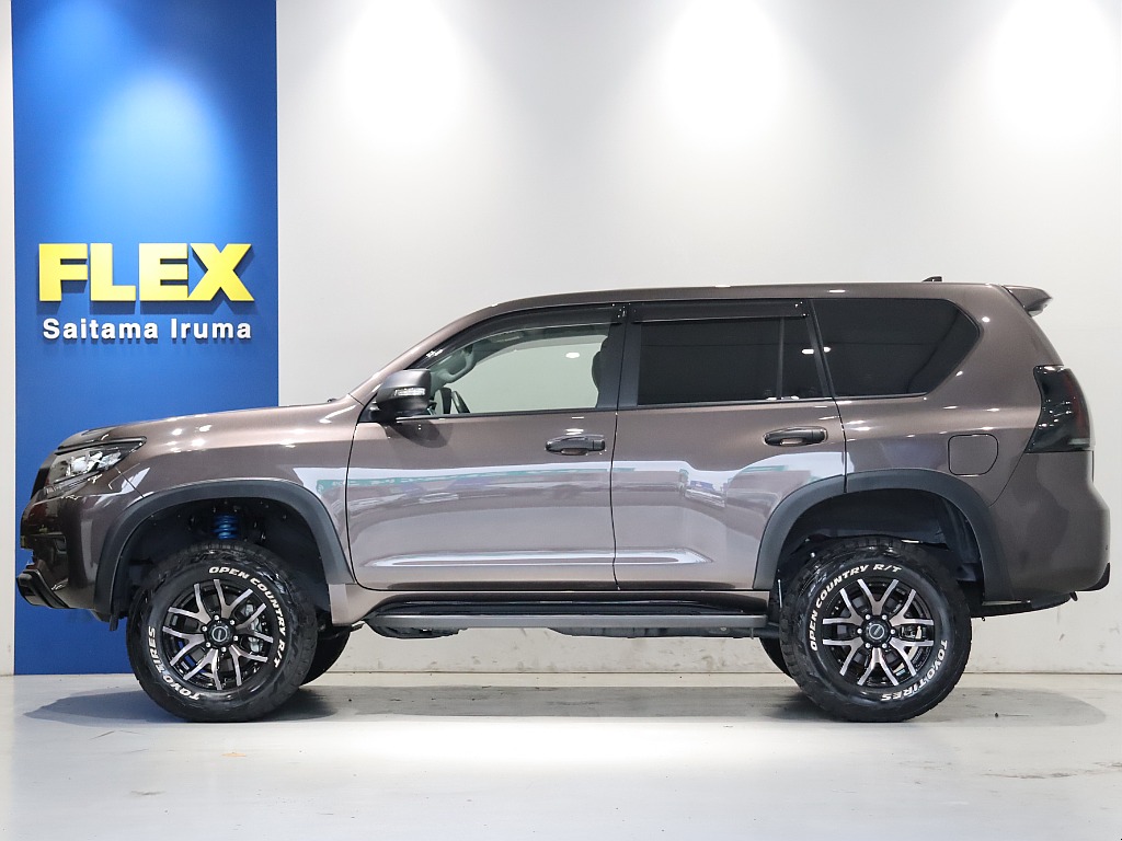 オプションのマルチテレインモニター装備と希少な一台！