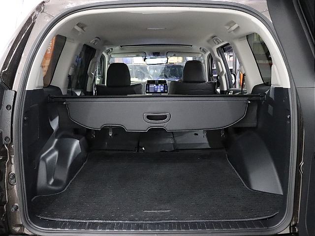 2列目シートは折り畳み可能！広々とお使いいただけます！