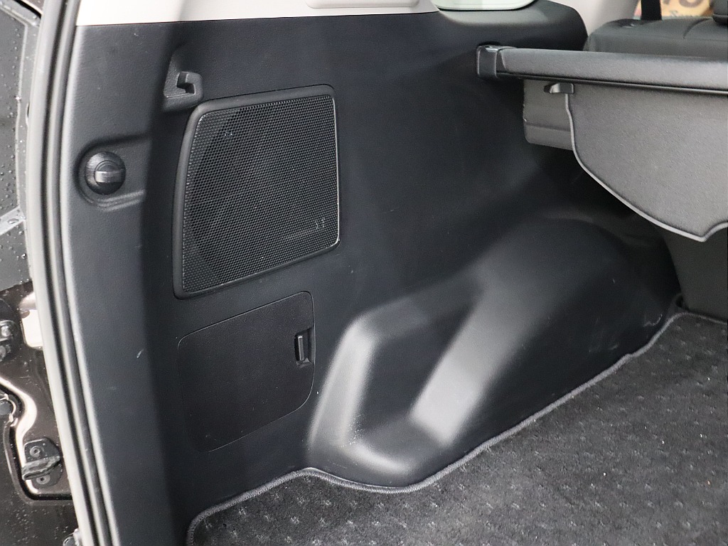 ラゲッジ内張りの状態も良好です！