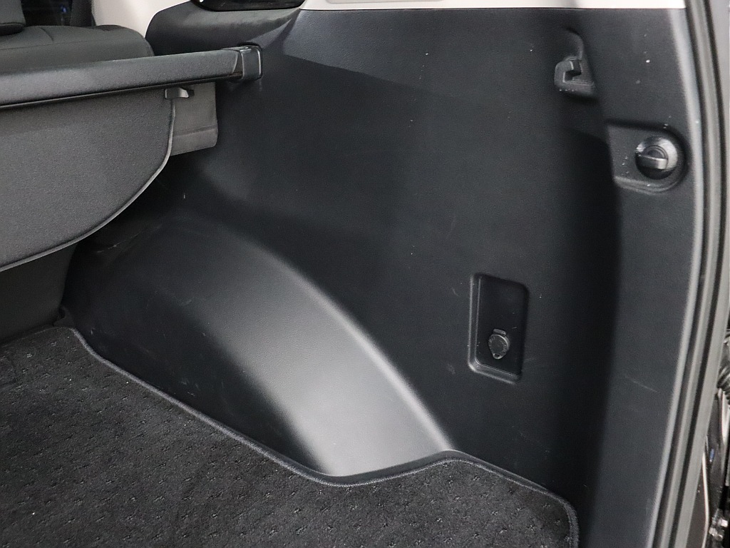 ラゲッジ内張りの状態も良好です！