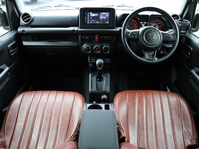 遊び心溢れるインパネ周り!