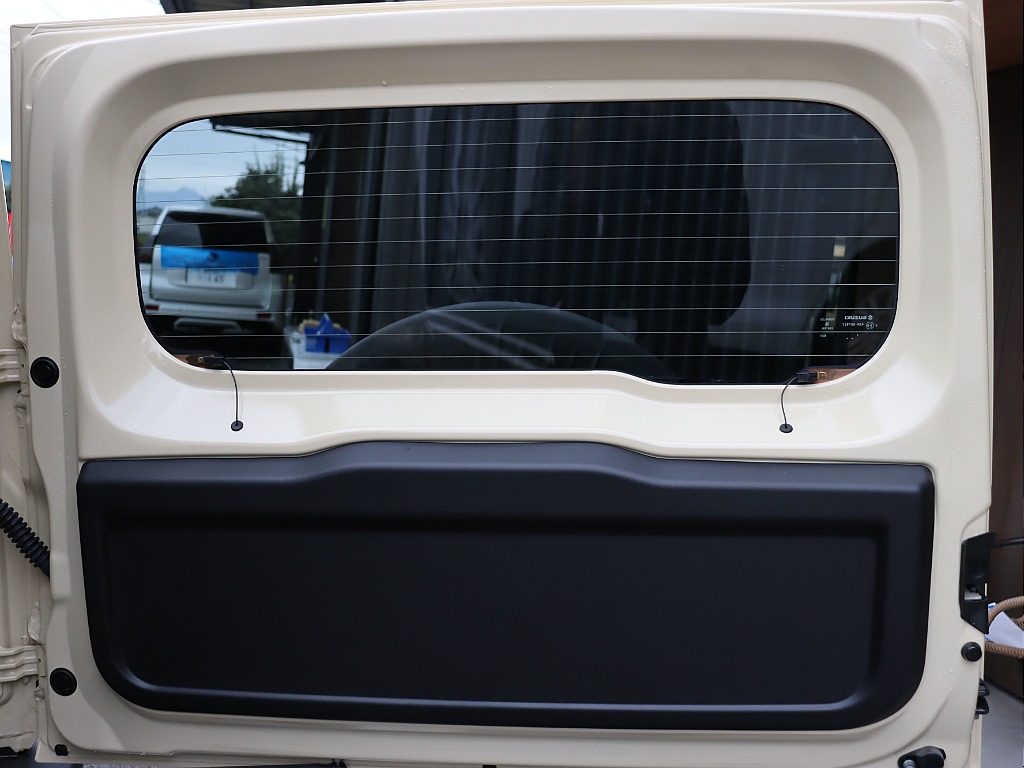 リアゲート内張り！