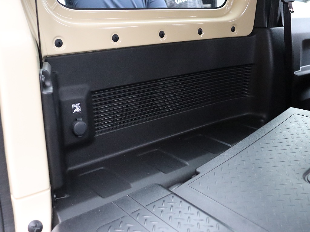 ラゲッジ内張り！