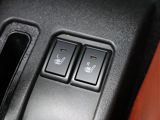 1列目シートヒーター装備!