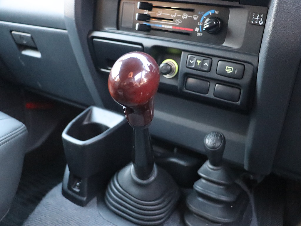 新品NARDIウッドシフトノブ！