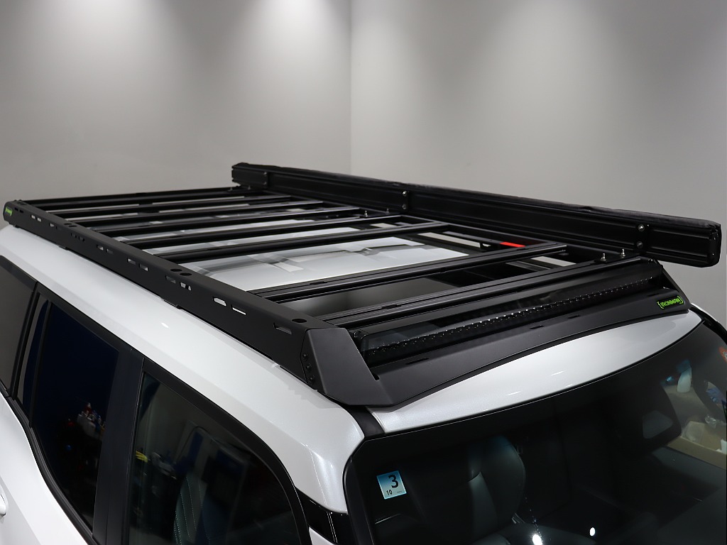 IRONMAN製ルーフラック！作業用のLEDライトバーもセットとなっております！