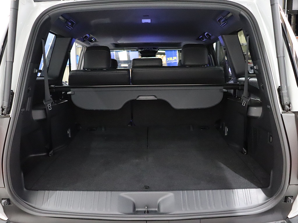 3列目シート格納時、広々とした荷室をお使いいただけます！