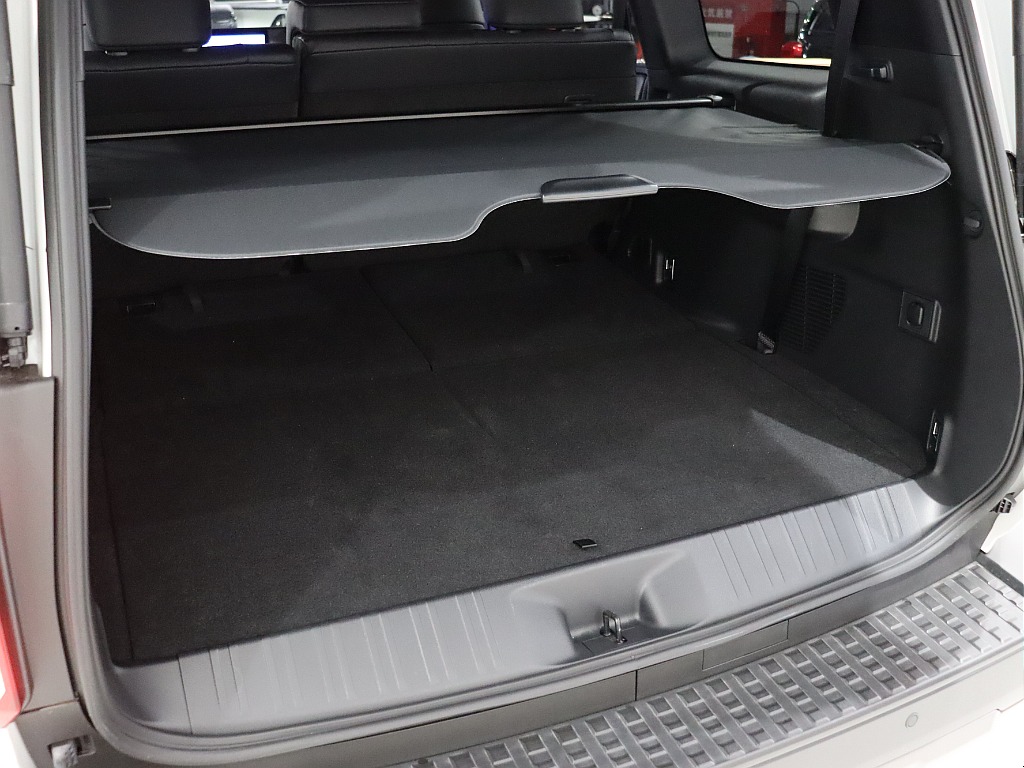 ラゲッジトノカバーも装備済み！