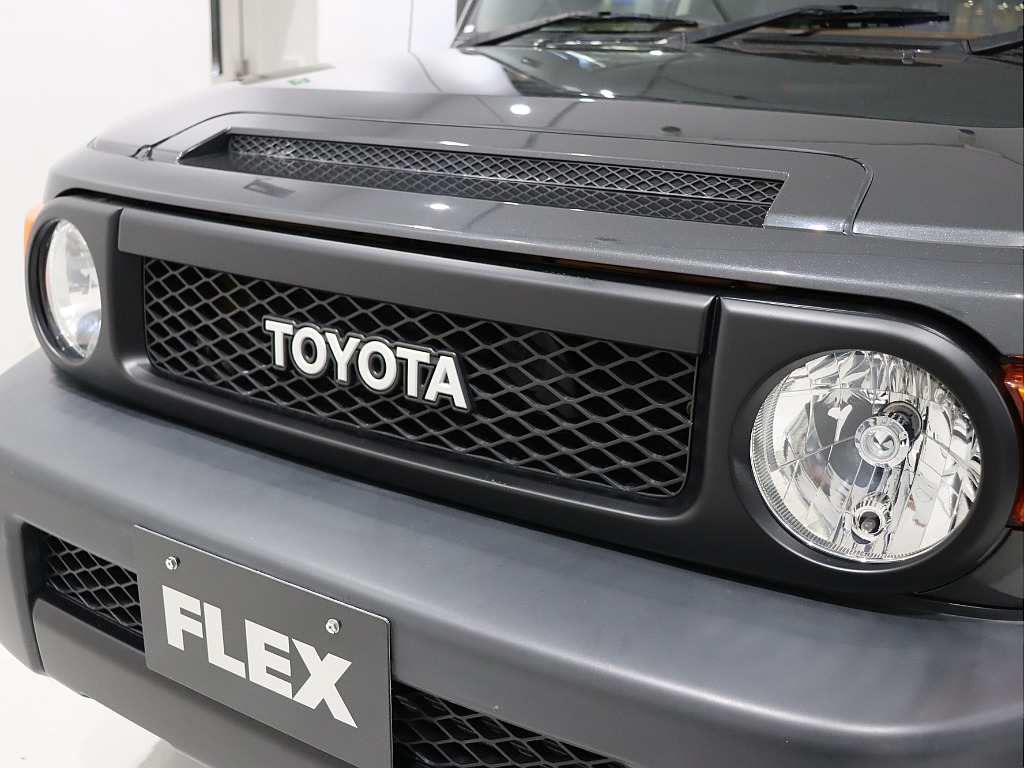 フロントグリルマッドブラック！