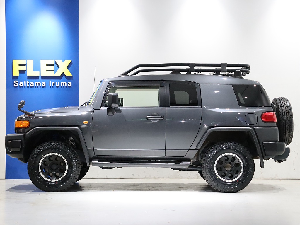 サイドステップ付きで乗り降り楽チン！