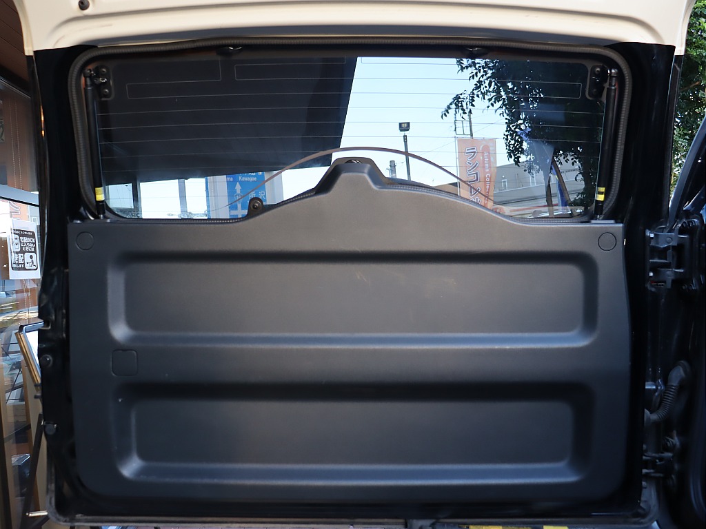 リアゲート内張り！