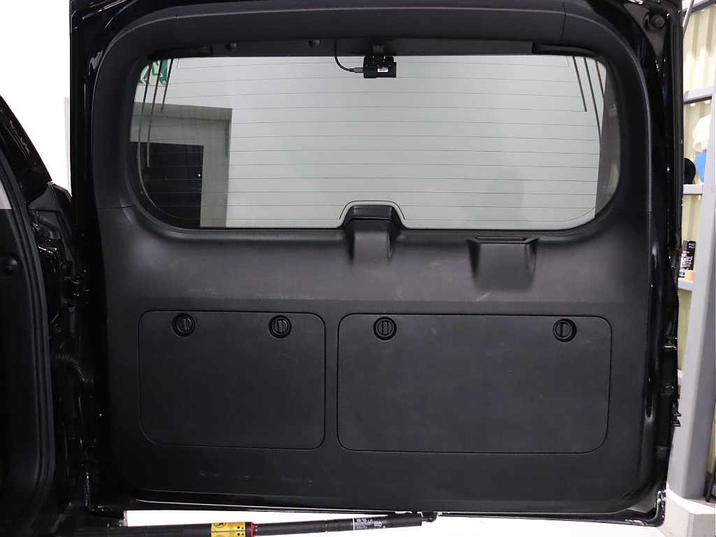 リアゲート内張り！