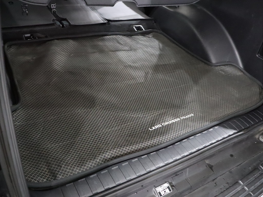 ラゲッジマット装着済み！