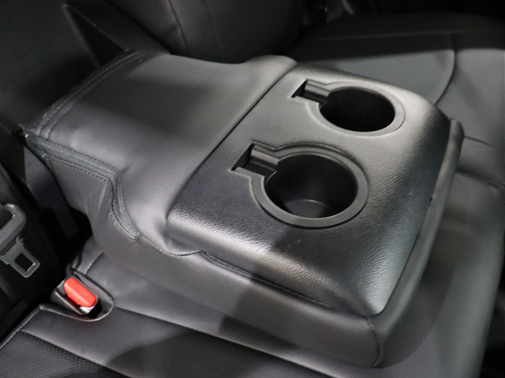 セカンドシートアームレスト！