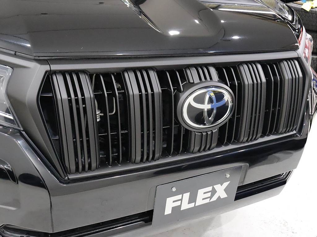 フロントグリルマッドブラック！