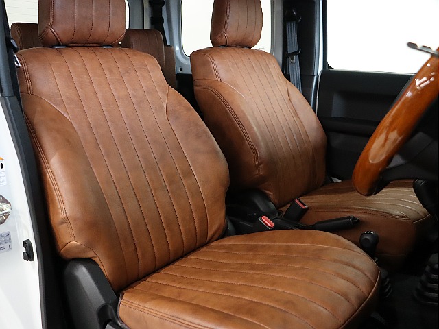 専用ブラウンシートカバー装備済み！