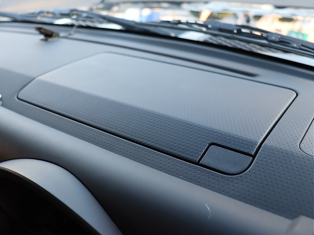 ダッシュボードには収納スペース！