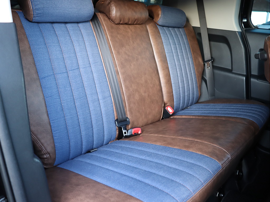 2列目シート！新品シートカバー装備！