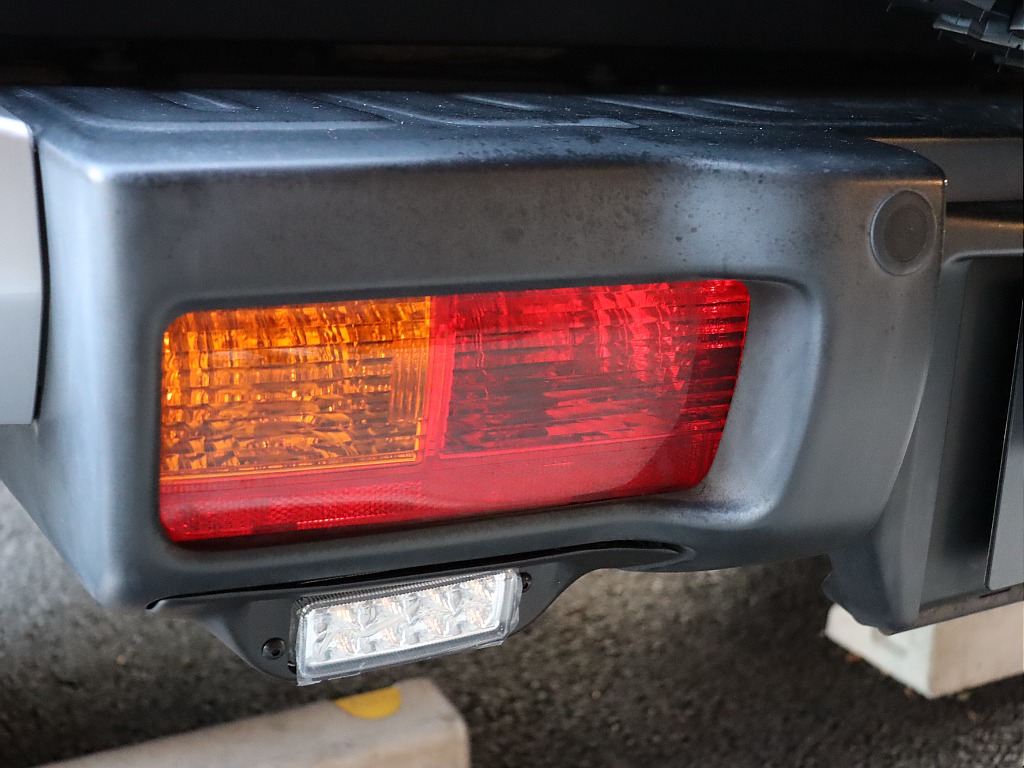 リフトアップに伴いバックランプは移設済み！