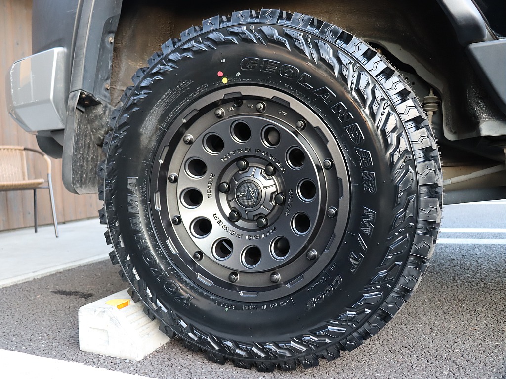 ナイトロパワーH12アルミホイールにYOKOHAMA　GEOLANDER　MTタイヤのコンビネーション！