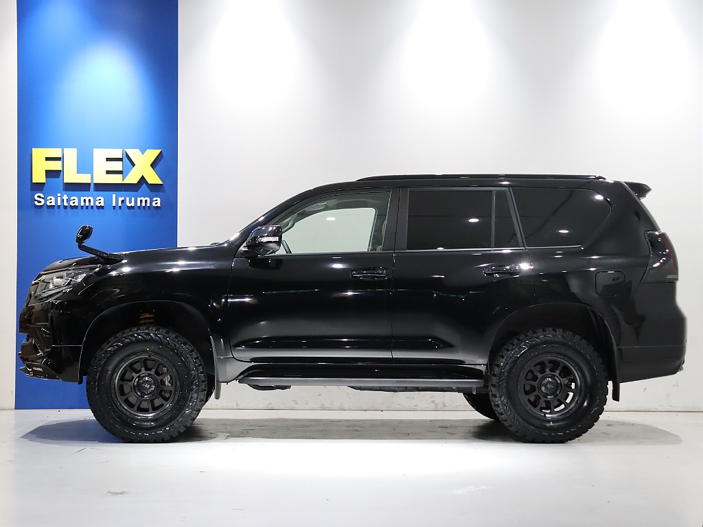 サイドステップ付きで乗り降りも楽チン♪