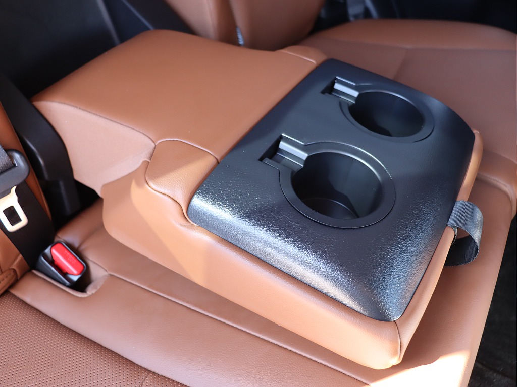 2列目ドリンクホルダー！