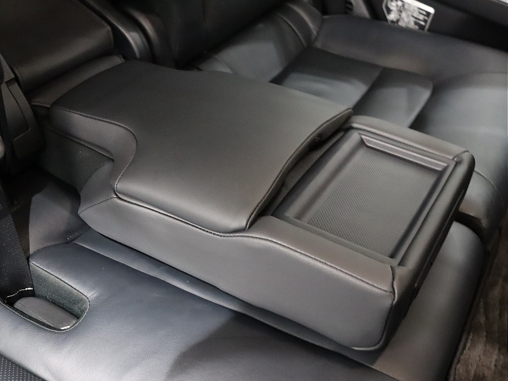 セカンドシートアームレスト！