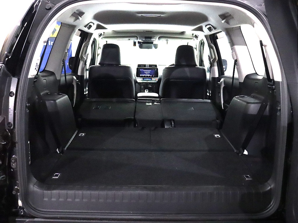 セカンドシート格納で広々お使いいただけます！