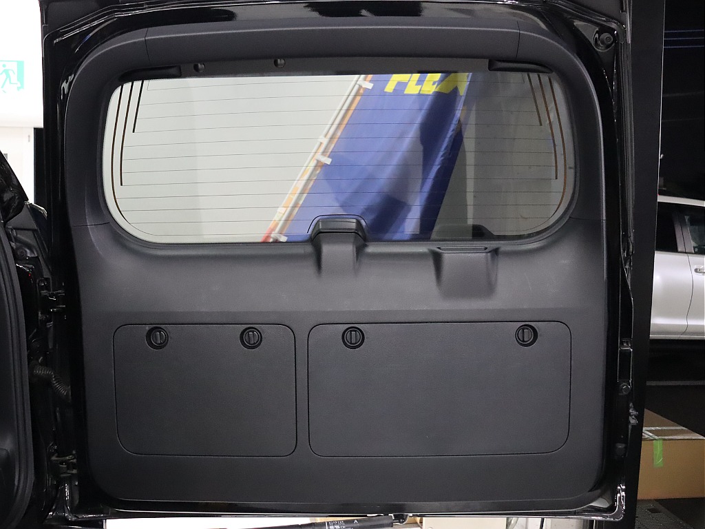 リアゲート内張り！