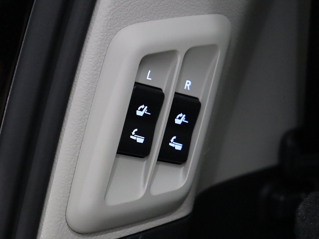 サードシートも電動！