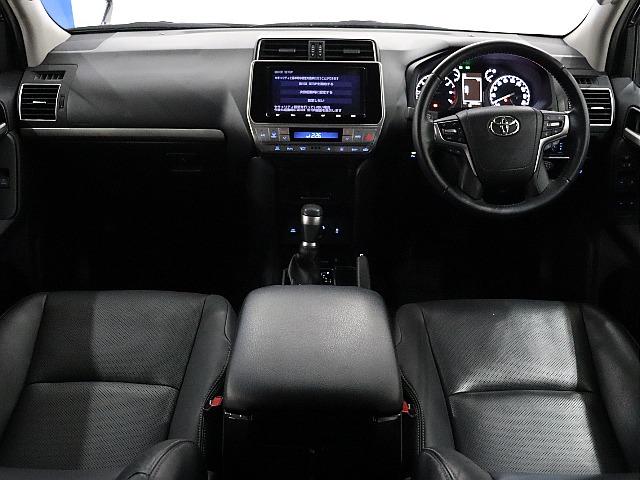 TX-Lがベースなので本革シート！