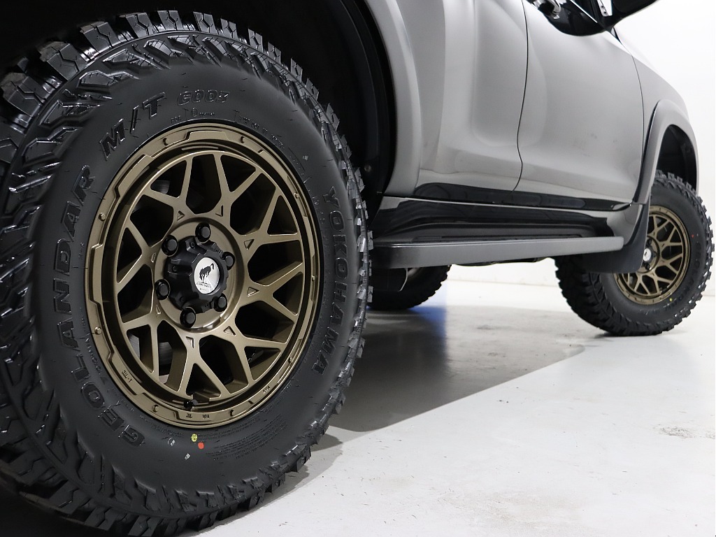 ブロンズカラーが差し色になってます♪