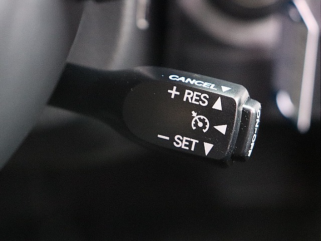 カラーパッケージはクルーズコントロールが標準装備！