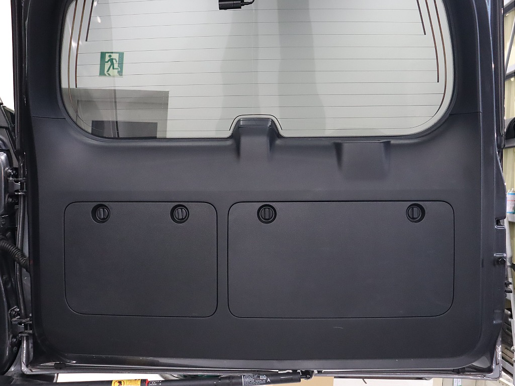 リアゲート内張り！